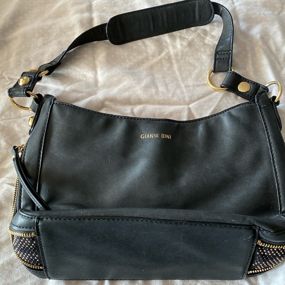 Black Gianni Bini purse